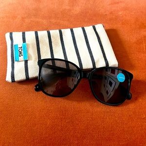 Toms sunglasses NEW Sandela shiny black frame grey gradient lens
